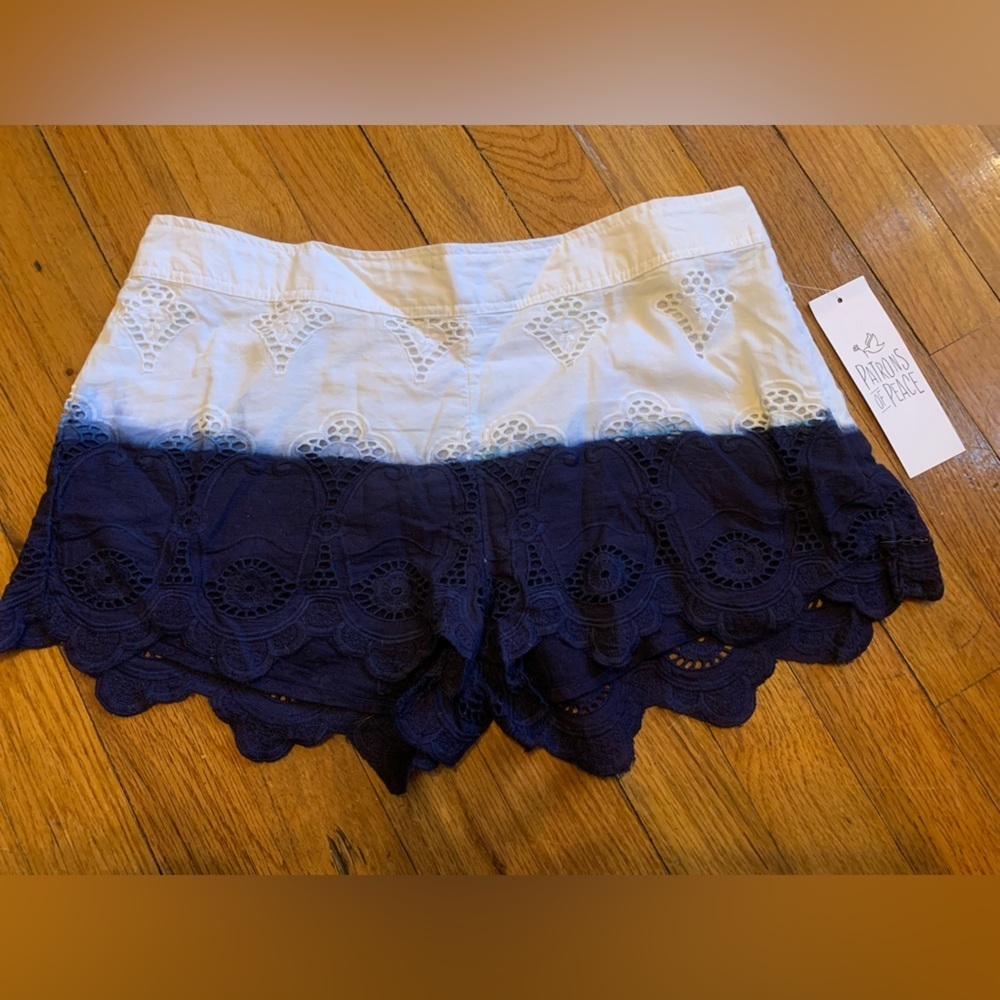 𝅺3/$40 Patrons of Peace bohemian dip die cotton eyelet shorts size m